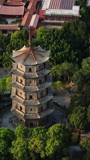 航拍泉州著名地标建筑开元寺东西塔视频旅游景区46秒视频