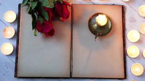 旧笔记本玫瑰和小蜡烛21秒视频
