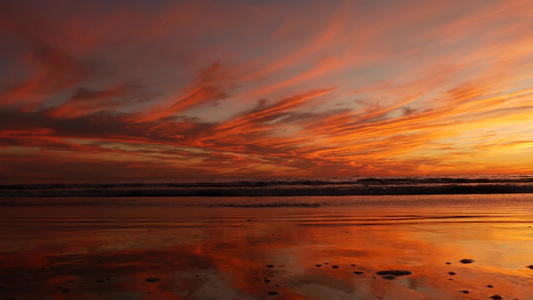加州夏季海滩美学金色的夕阳生动的戏剧性云彩在太平洋视频