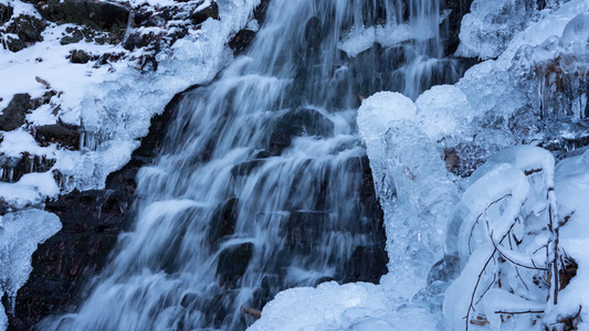 8K冬季冰雪溪水水流延时视频