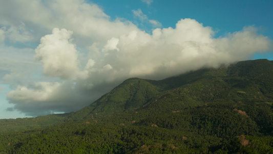 山顶覆盖云层菲利平斯加米瓜视频