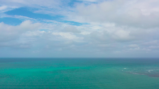 海景海面对蓝天和云层视频