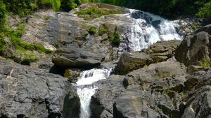 山林自然瀑布岩石合集4K含瀑布水声50秒视频