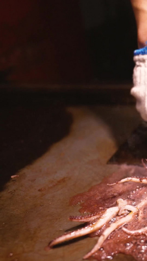 素材慢镜头升格拍摄海鲜水产特色美食烧烤鱿鱼制作过程特色小吃76秒视频