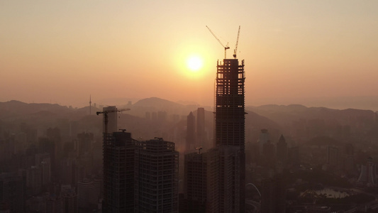 城市日落晚霞夕阳火烧云自然风光航拍视频