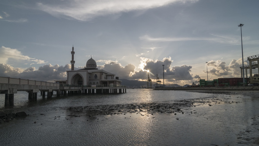 漂浮清真寺的日落视频
