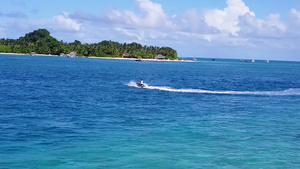 浅环礁湖在沙滩附近带白沙背景的浅浅礁湖从宽角抽取地底12秒视频