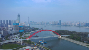 航拍武汉汉江上的晴川桥城市天际线37秒视频