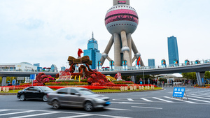 8K移动延时上海东方明珠环球广场车流15秒视频