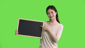 4k女生装女生指黑板绿幕抠像视频5秒视频