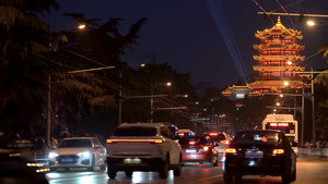 4K夜色中的城市地标黄鹤楼和交通枢纽繁忙交通视频素材59秒视频