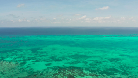 有环礁湖和蓝天空的热带风景巴拉巴克古拉旺菲利平斯视频