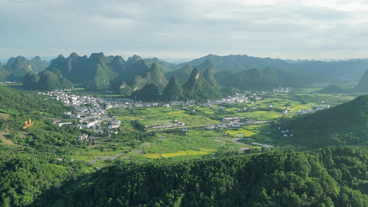 航拍广西桂林喀斯特地貌山川河流视频