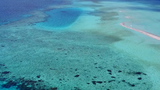绿松石海和白沙背景的天堂旅游海滩之旅空中无人机海景视频