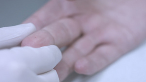 手指血液分析检测血样验血8秒视频