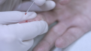 用手指抽血手指血液测试样本手指抽血13秒视频