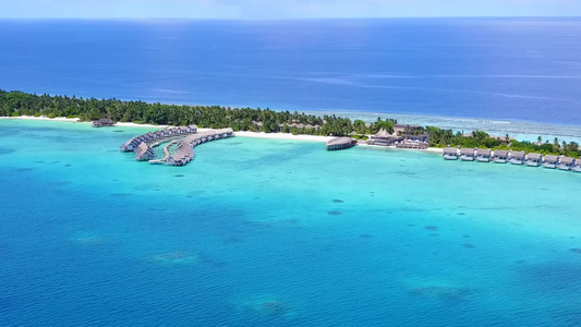 蓝绿海水的热带旅游海滩海景视频