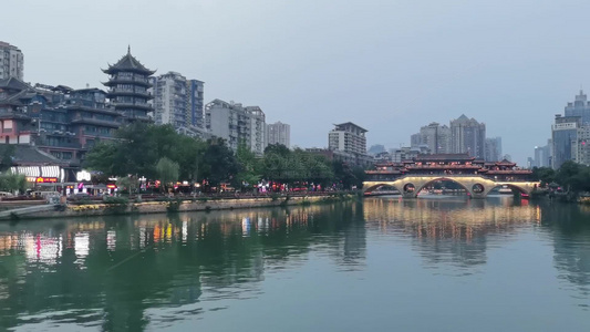 夜色中的成都市锦江区安顺廊桥视频