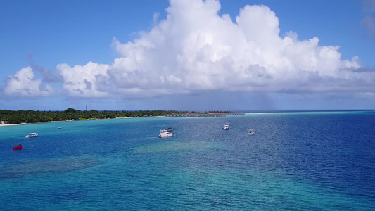 热带热带旅游海滩以蓝海和浅沙背景的蓝海为例的生活方式视频