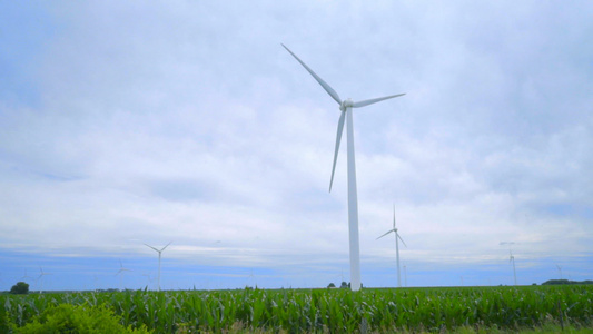 风力涡轮机农场[东南风]视频
