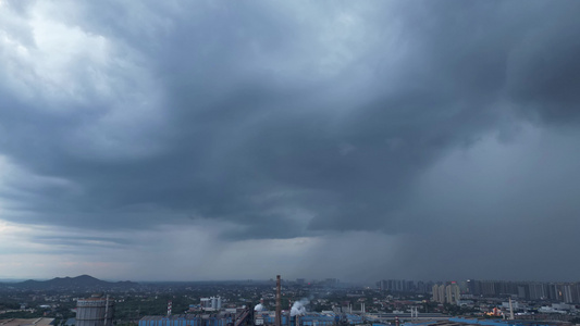 暴风雨来临风暴龙卷视频