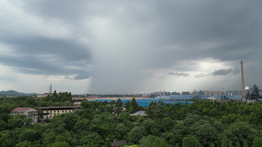 暴风雨来临风暴龙卷视频