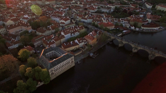 CzechRepublic沿伏尔塔瓦河的空中观察视频