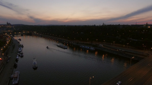沿伏尔塔瓦河的航拍23秒视频