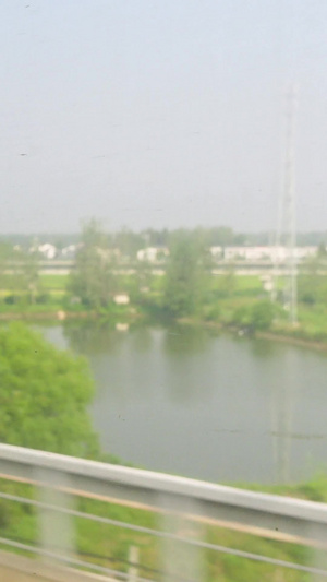 高铁动车上看窗外的景色风景的人物素材江汉平原16秒视频