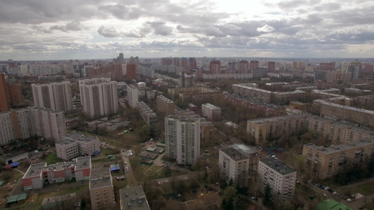 摩斯考地区之一的天气阴云多云的城市城市风景从采石机到视频