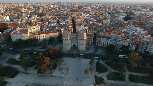 空中射中西班牙Serranos塔的Valencia视频