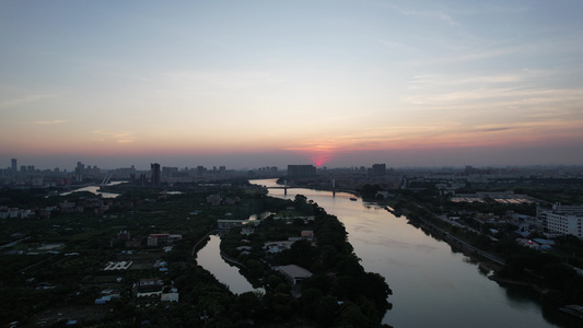 夕阳中的河流视频