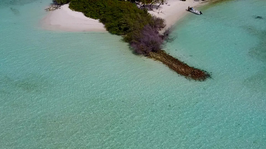 蓝海和白沙地背景的宁静海岸海滩假日天性平静海岸视频