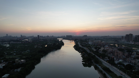 夕阳中的河流视频