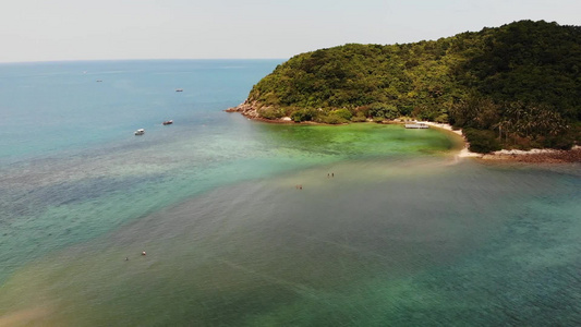 空中无人机查看泰国帕岸岛小马岛异国情调的海岸全景景观视频