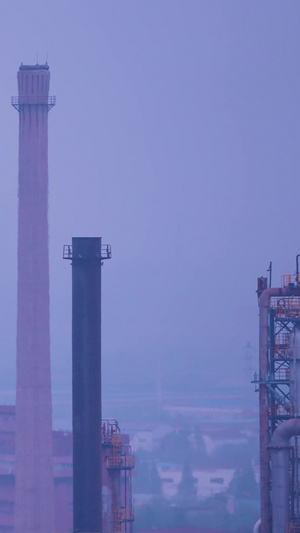 慢镜头升格拍摄素材城市环保工业现代化工厂烟囱工厂素材50秒视频