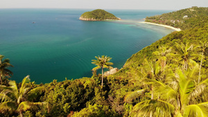 空中无人机查看泰国帕岸岛小马岛异国情调的海岸全景景观30秒视频