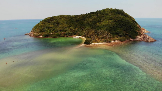 空中无人机查看泰国帕岸岛小马岛异国情调的海岸全景景观视频