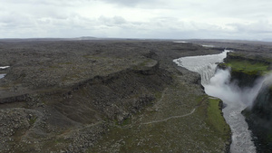 冰原上浮游瀑布的空中空间22秒视频