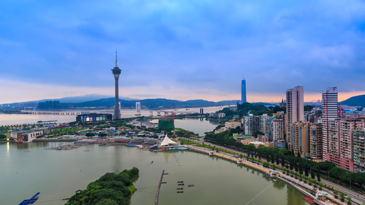 白天到夜间在空中观察的城市景色延时视频