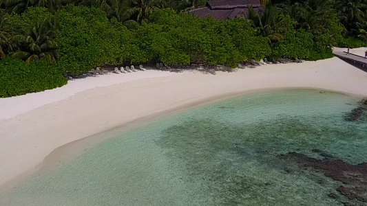 白沙背景浅泻湖海洋海滨海滩度假空中摘要视频