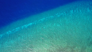 豪华海滨海滩时间乘蓝海白沙底蓝海进行空中无人驾驶飞机15秒视频