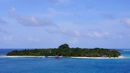 白沙背景浅海的海洋旅游海滩时间无人驾驶无人驾驶飞机视频