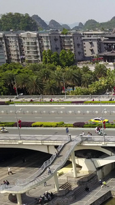 桂林解放桥人流车流交通恢复航拍高清两段视频合并视频