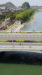 桂林解放桥人流车流交通恢复航拍高清城市交通视频