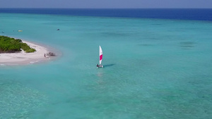 蓝环礁湖和白色沙滩12秒视频