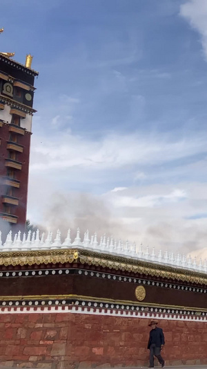 甘肃甘南藏族自治州合作市米拉日巴佛阁古代建筑51秒视频