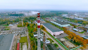 工业厂空中观测烟囱17秒视频