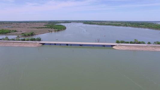 德克萨斯湖射线浴袍的空中观察视频