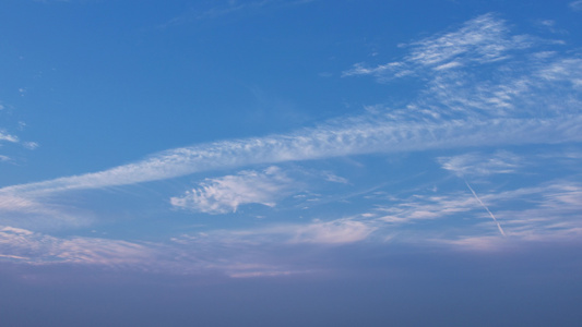 天空中形态各异的云实拍视频